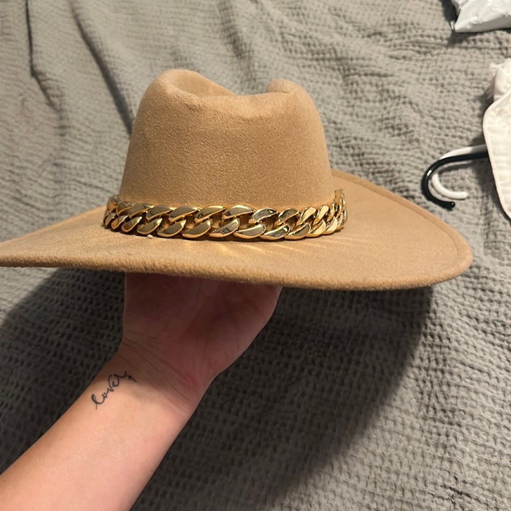 love this hat! not my style anymore. worn once